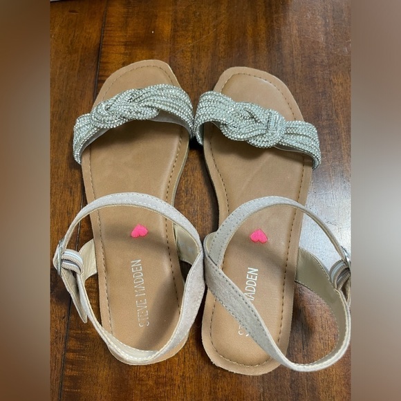Steve Madden Kids Comfortable Rhinestone Sandals Size 3 - Picture 4 of 7
